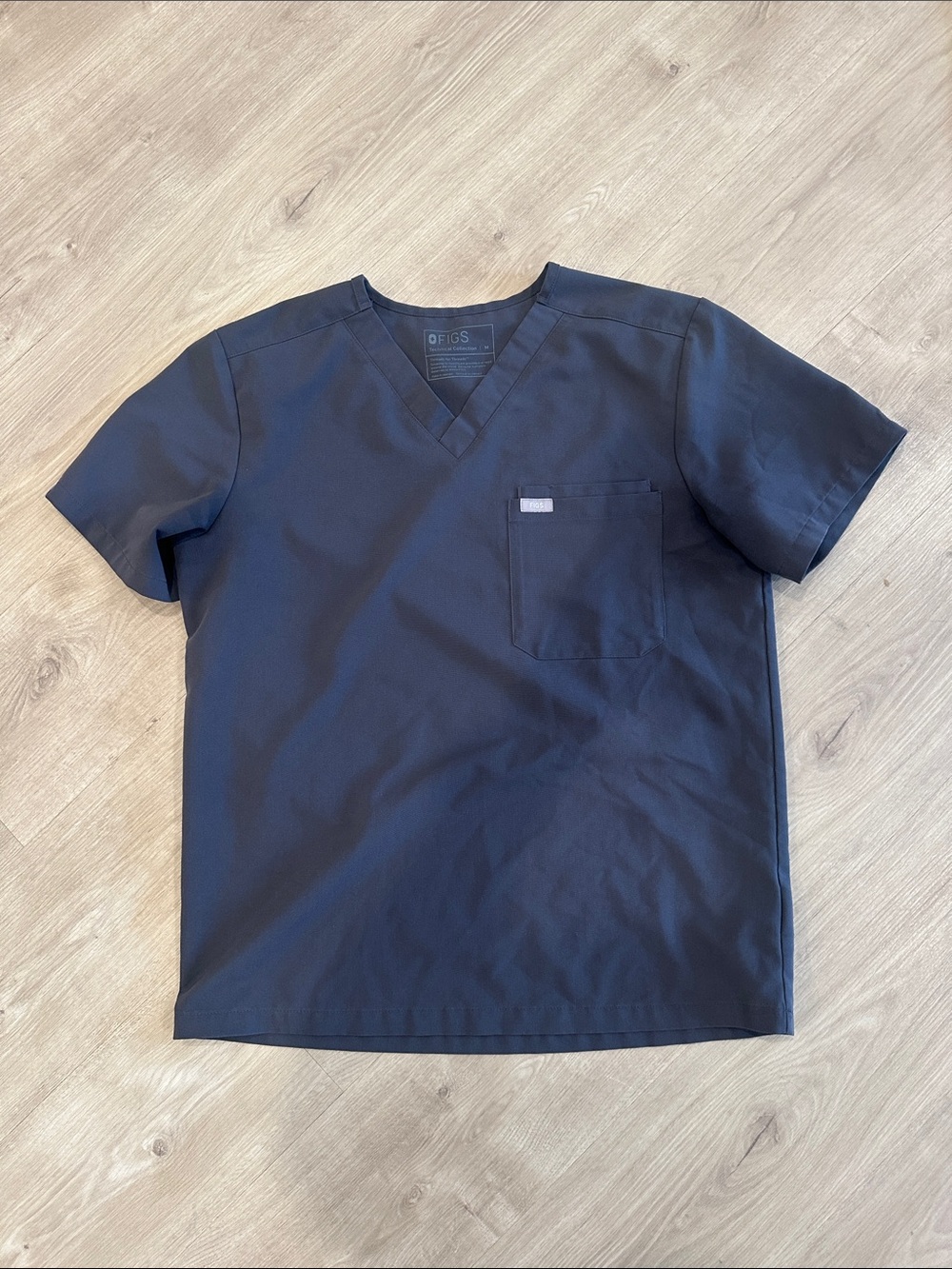 FIGS Men’s Grey Scrub Top (M)
